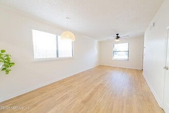 561 6th St S in Jacksonville Beach, FL - Building Photo - Building Photo