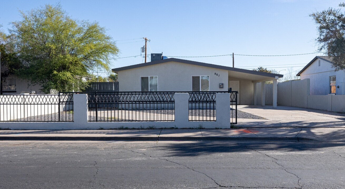 961 S MacDonald in Mesa, AZ - Foto de edificio