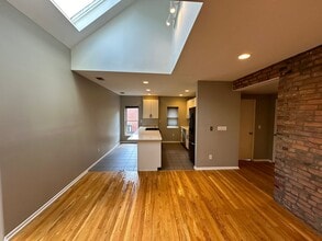 241-243 Collins Ave in Columbus, OH - Building Photo - Building Photo