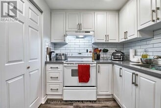 42 Reed Dr in Ajax, ON - Building Photo - Building Photo