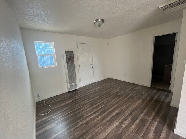 561 Valley Ave in Barstow, CA - Building Photo - Building Photo