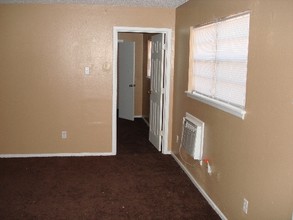 Central Apartments in Lubbock, TX - Building Photo - Interior Photo