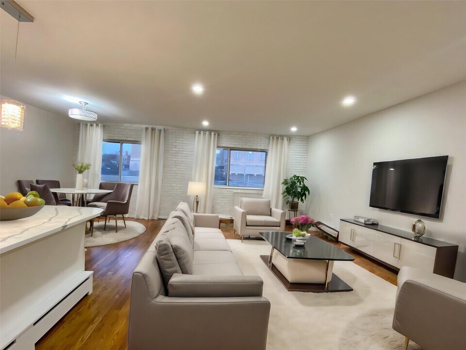 21-23-23 Amory Ct in Queens, NY - Building Photo