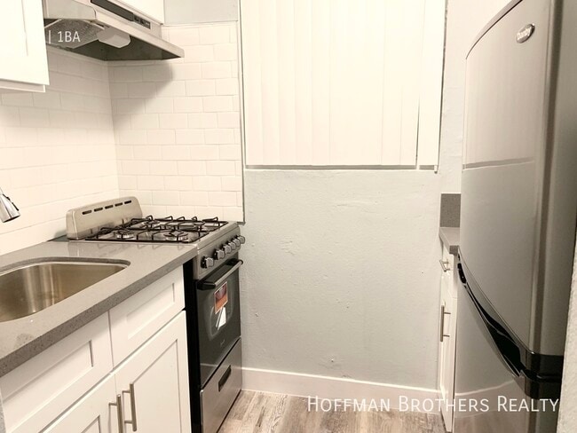 3365 W 85th St in Inglewood, CA - Building Photo - Building Photo