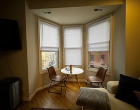 2746 W Le Moyne St, Unit 2F in Chicago, IL - Building Photo - Building Photo