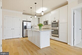 13724 Neil Armstrong Ave in Herndon, VA - Building Photo - Building Photo