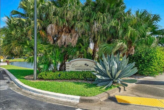 property at 815 Boynton Beach Blvd