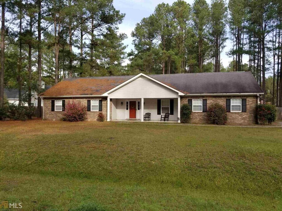 2541 Westover Dr in Statesboro, GA - Building Photo