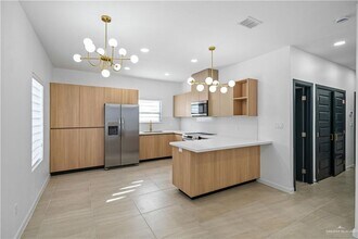 16 West Dr in Edinburg, TX - Foto de edificio - Building Photo