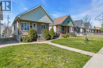 953 Marentette Ave in Windsor, ON - Building Photo - Building Photo