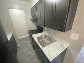 Avalon Court Apartments in Levittown, PA - Building Photo