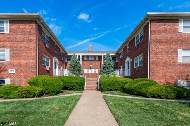 property at 197 N Beverwyck Rd