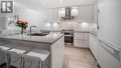 3220 Connaught Crescent in North Vancouver, BC - Building Photo - Building Photo