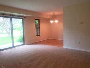 30475 W 14 Mile Rd-Unit -Apt 80 in Farmington Hills, MI - Foto de edificio - Building Photo