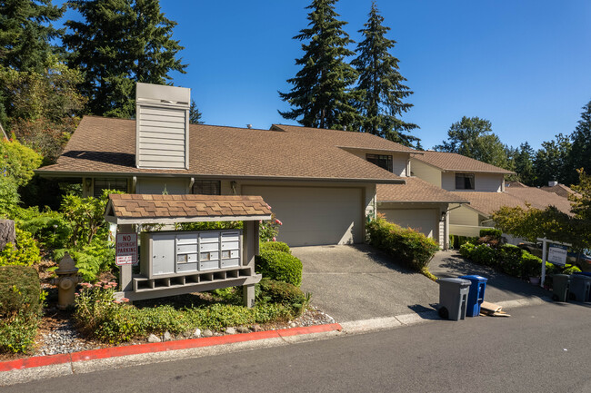 Spiritridge Townhomes in Bellevue, WA - Building Photo - Building Photo