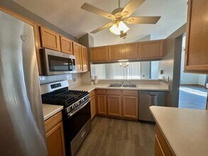 1872 Middlebury Dr in Aurora, IL - Building Photo - Building Photo