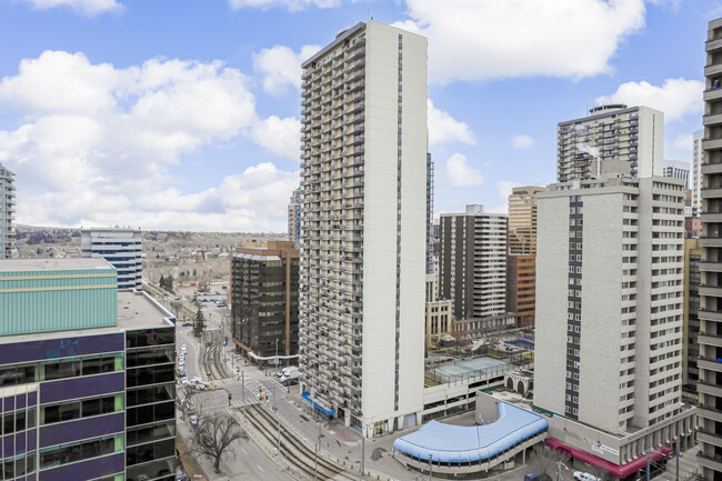 Calgary Place Apartments - West in Calgary, AB - Building Photo - Building Photo