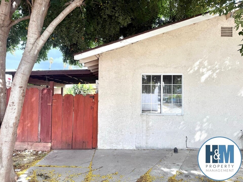 9 Line St in Hollister, CA - Building Photo