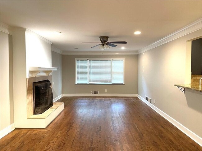 5045 Spalding Dr in Atlanta, GA - Building Photo - Building Photo
