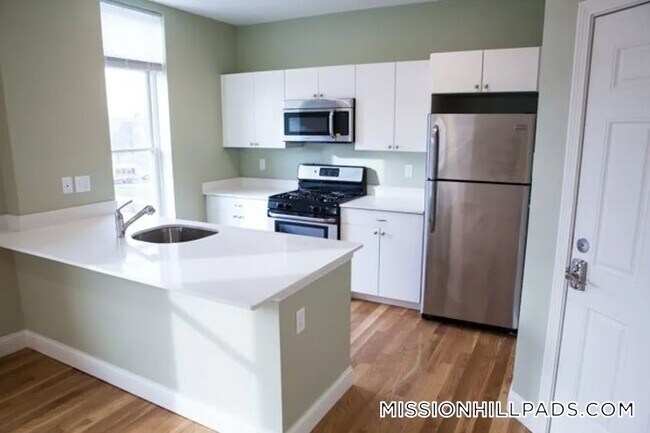 10 Roxbury St