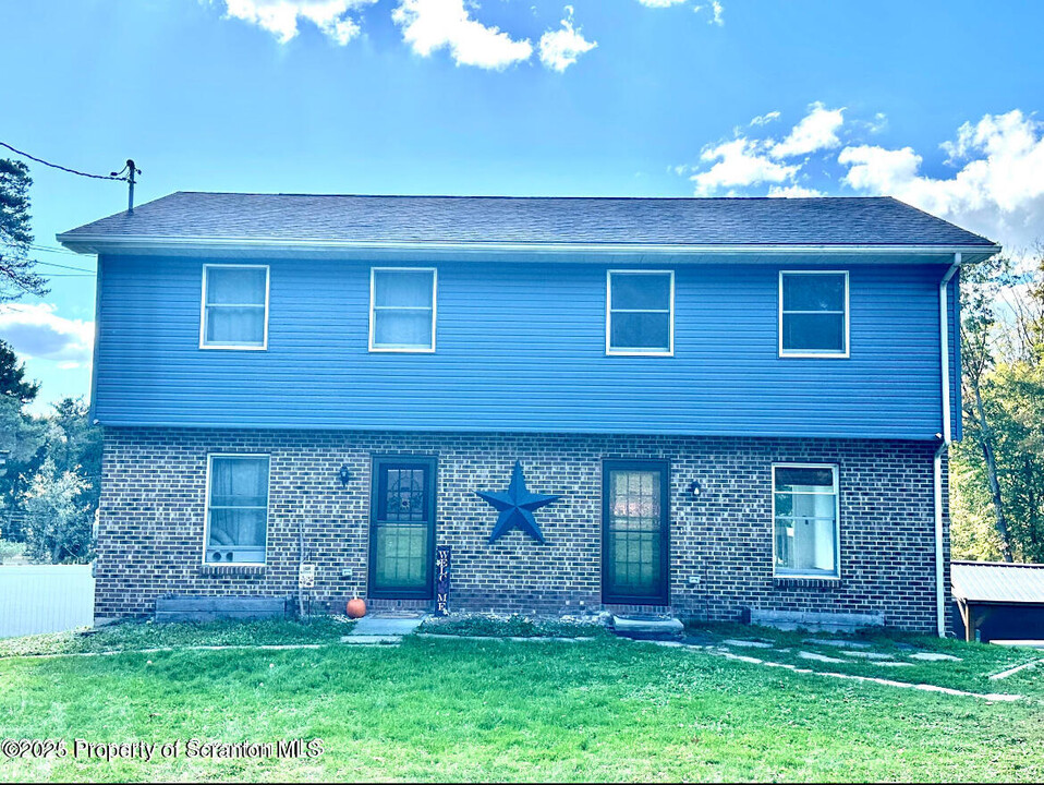 203 2nd St in Dalton, PA - Building Photo