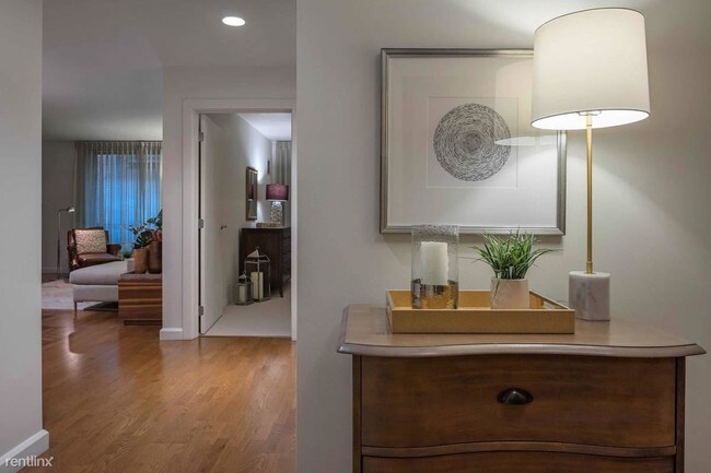 56 Beach St in Boston, MA - Foto de edificio - Building Photo