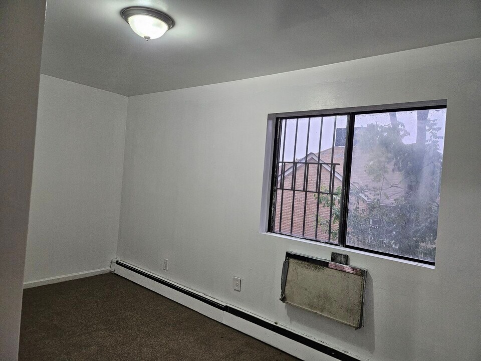7920 Astoria Blvd, Unit East Elmhurst rental in East Elmhurst, NY - Foto de edificio