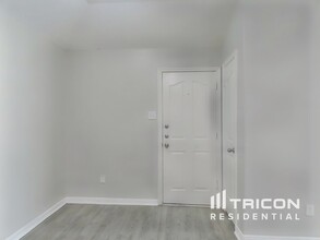 24307 Hard Wood Dr in Huffman, TX - Building Photo - Building Photo