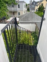 35 Pacific St, Unit #2 in Lynn, MA - Foto de edificio - Building Photo