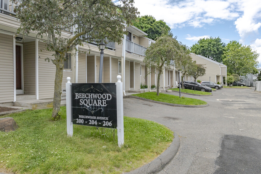 Beechwood Square in Bridgeport, CT - Building Photo