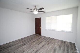 404 Ladybird Ln in Pensacola, FL - Building Photo - Building Photo