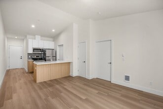 8417 SW 24th Ave in Portland, OR - Building Photo - Building Photo