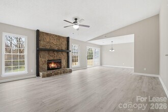 232 Vista Grande Cir in Charlotte, NC - Building Photo - Building Photo