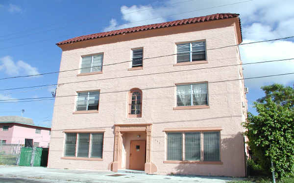 Villa Pina in Miami, FL - Building Photo - Building Photo