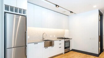 42-22 27th St, Unit Long Island City in Queens, NY - Building Photo