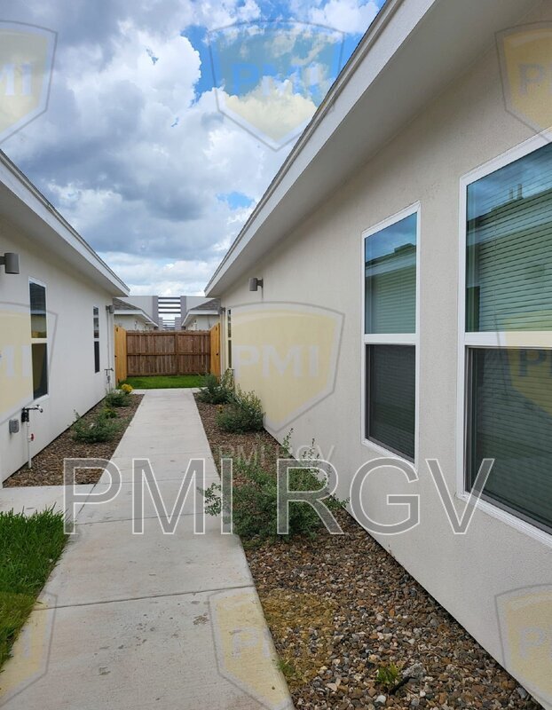 3009 W Kenwood St in Edinburg, TX - Building Photo - Building Photo