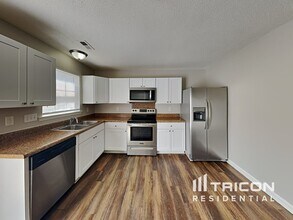 9234 Tiger Lily Ln in Charlotte, NC - Foto de edificio - Building Photo