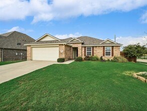 5015 Spruce St in Krum, TX - Building Photo - Building Photo