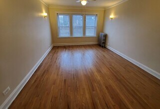 3054 W Irving Park Rd in Chicago, IL - Building Photo - Building Photo