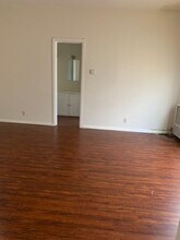 2329 Crenshaw Blvd, Unit 205 in Los Angeles, CA - Building Photo - Building Photo