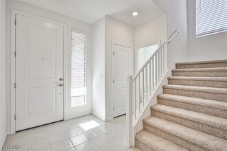 7412 Legacy Pt St in Las Vegas, NV - Building Photo - Building Photo