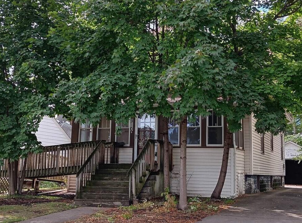 910 N Chestnut Ave in Arlington Heights, IL - Foto de edificio