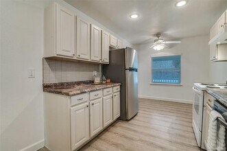 5524 Lyons Rd in Garland, TX - Building Photo - Building Photo