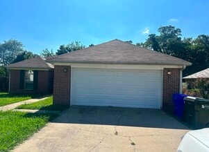 1565 Hathaway Dr in Conway, AR - Building Photo - Building Photo