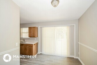 8029 Patou Dr N in Jacksonville, FL - Building Photo - Building Photo