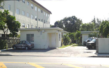 12209 W Dixie Hwy in North Miami, FL - Building Photo - Building Photo