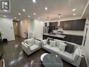 70 Fruitful Cres in Whitby, ON - Building Photo - Building Photo