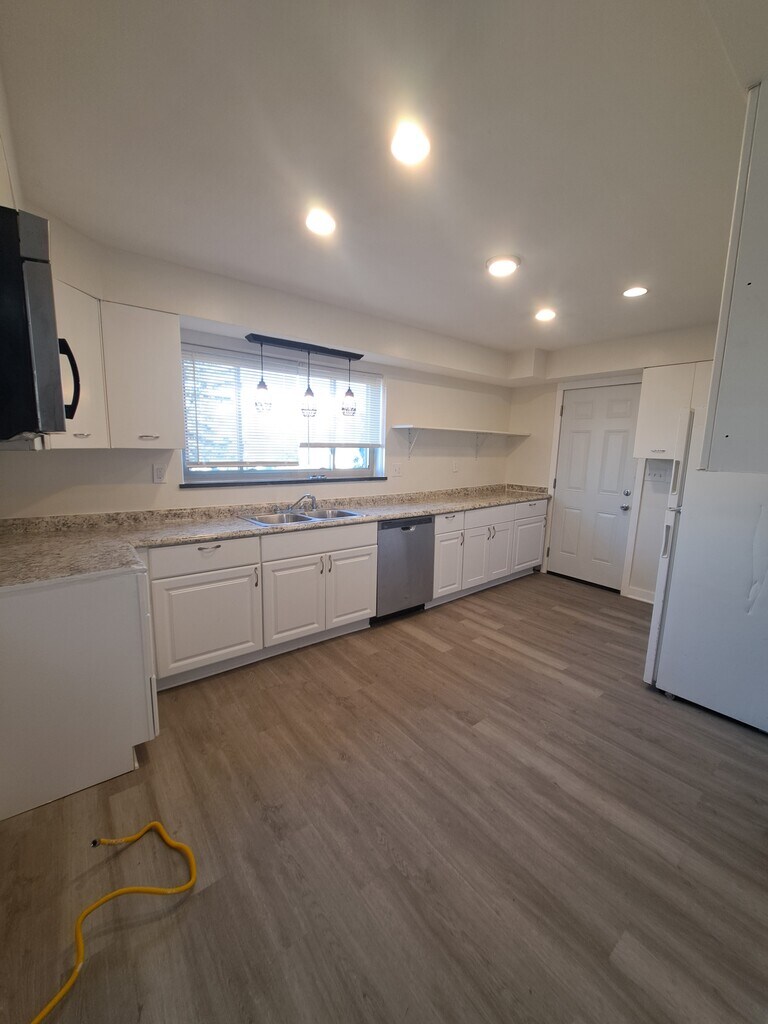 77 Charles St Rentals in Uniontown, PA