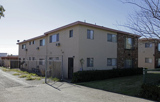 1137 W Stoneridge Ct Apartments