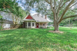 2245 N Austin Ave in Pearland, TX - Building Photo